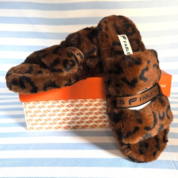 Fabletics - Slip On, Snug Strap Slipper, Leopard, Size 6 - Picture 2 of 6